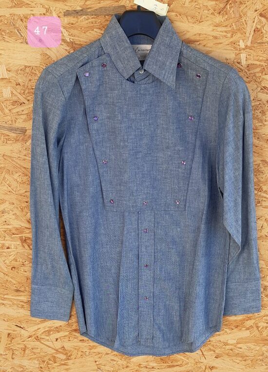 47. Caravan, (John Wayne) Jeans-Hemd S