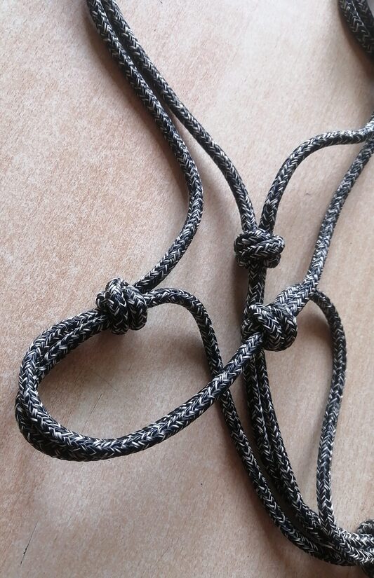 Profi KNOTENHALFTER, handmade, schwarz/creme