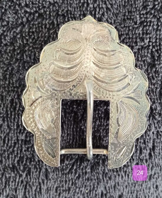 24 Silberschnalle