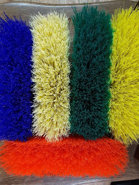 MÄHNE-UND-FELL Bürste, verschiedene Farben