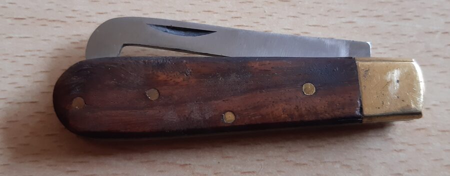 Hufkratzer klappbar, unterwegs