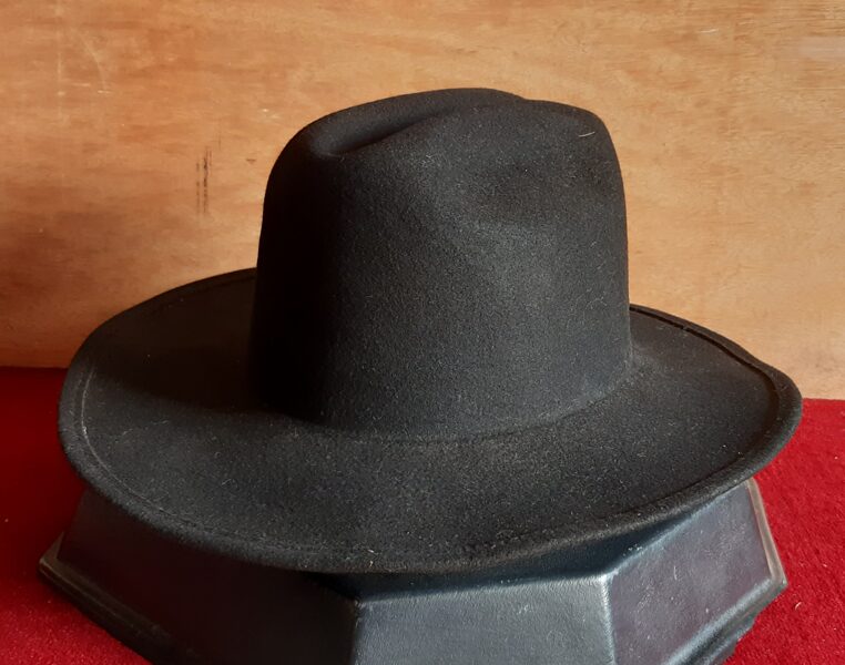 Stockton, Dorfman, California, black, 7 1/8 (57)