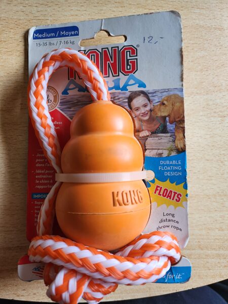 KONG, Aqua, Medium, orange, mit Wurftau, schwimmfähig