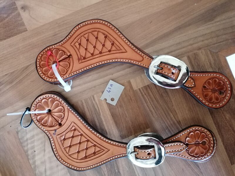 E43A Ladies Sporenriemen, karree punzierung