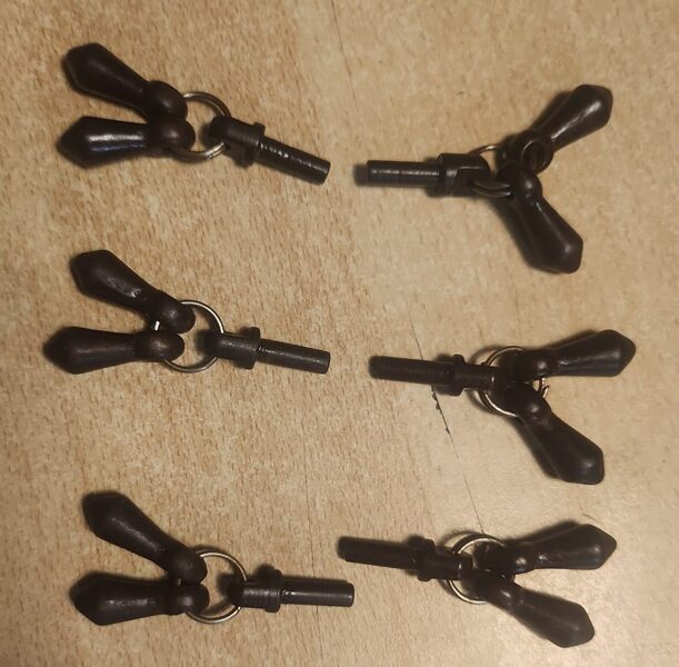 Jingle Bobs in brown Steel